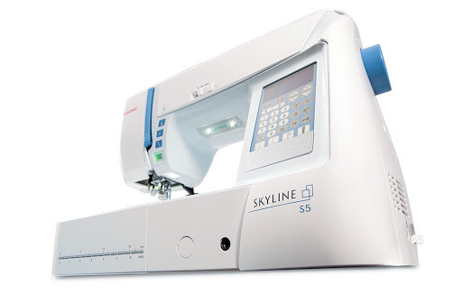 Janome Skyline S5 Computarizada 7mm + Accesorio de Regalo
